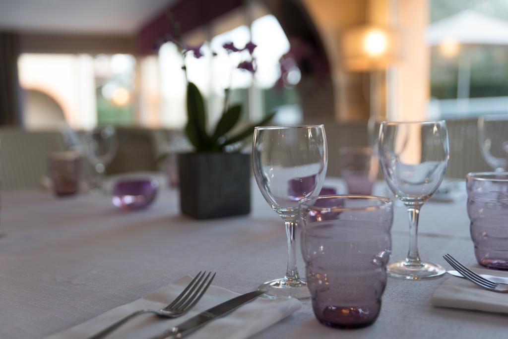 לה טורונה Logis Hostellerie De L'Abbaye מראה חיצוני תמונה