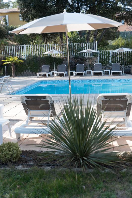 לה טורונה Logis Hostellerie De L'Abbaye מראה חיצוני תמונה